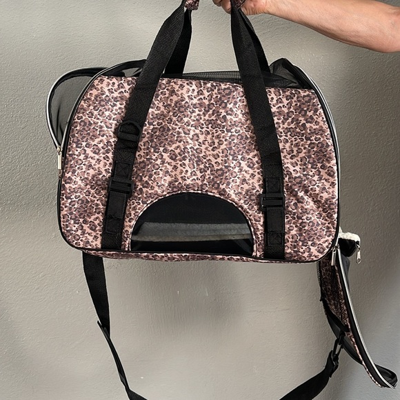 Jessica Simpson medium dog carrier. Never used! My loss is your gain! - Picture 4 of 5